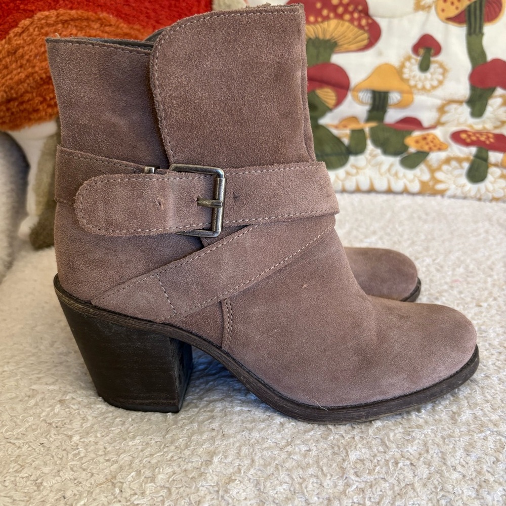 Women’s Boots size 6